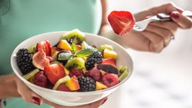 ಖಾಲಿ ಹೊಟ್ಟೆಯಲ್ಲಿ ಹಣ್ಣು ಸೇವನೆ ಮಾಡುವುದು ಸರಿಯೇ? ತಜ್ಞರ ಅಭಿಪ್ರಾಯವೇನು?