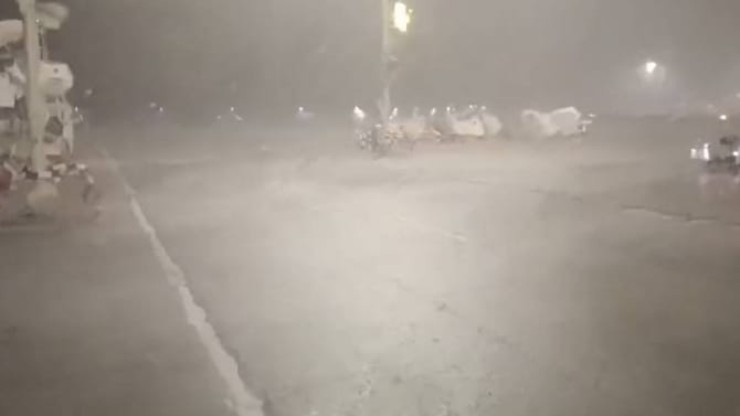 ಮಳೆ: ಬೆಂಗಳೂರಿನಲ್ಲಿ ಲ್ಯಾಂಡ್​ ಆಗದೇ ವಾಪಸಾದ ರಾಜ್ಯಪಾಲರಿದ್ದ ವಿಮಾನ