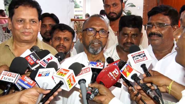 ದಾವಣಗೆರೆ ರಾಜಕೀಯದಲ್ಲಿ 'ಕೋಟಿ' ಸಮರ: 50 ಲಕ್ಷ, 1 ಕೋಟಿ ಹಣ ಹಂಚಿಕೆಯ ಆರೋಪದ ಬಗ್ಗೆ ಚಮನ್ ಸಾಬ್ ಸ್ಫೋಟಕ ಮಾತು! ದಾವಣಗೆರೆ ರಾಜಕೀಯದಲ್ಲಿ 'ಕೋಟಿ' ಸಮರ: 50 ಲಕ್ಷ, 1 ಕೋಟಿ ಹಣ ಹಂಚಿಕೆಯ ಆರೋಪದ ಬಗ್ಗೆ ಚಮನ್ ಸಾಬ್ ಸ್ಫೋಟಕ ಮಾತು!