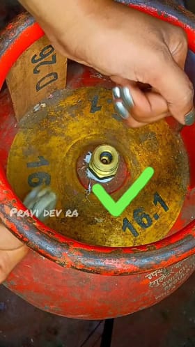 ಗ್ಯಾಸ್‌ ಸಿಲಿಂಡರ್‌ ಕ್ಯಾಪ್‌ ತೆಗೆಯುವ ಸುಲಭ ವಿಧಾನ