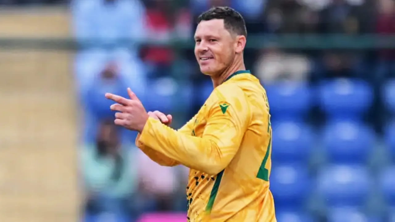 IPL 2026: ಇಂಡಿಯನ್ ಪ್ರೀಮಿಯರ್ ಲೀಗ್ ನಡುವೆ ಲಕ್ನೋ ಸೂಪರ್ ಜೈಂಟ್ಸ್ (LSG) ತಂಡ ಪ್ರಮುಖ ಬದಲಾವಣೆಯೊಂದನ್ನು ಮಾಡಿಕೊಂಡಿದೆ. ಗಾಯದ ಸಮಸ್ಯೆಯಿಂದಾಗಿ ಟೂರ್ನಿಯಿಂದ ಹೊರಬಿದ್ದಿರುವ ಶ್ರೀಲಂಕಾದ ಸ್ಟಾರ್ ಆಲ್ರೌಂಡರ್ ಎಲ್ಎಸ್ಜಿ ಸೌತ್ ಆಫ್ರಿಕಾ ಆಲ್ರೌಂಡರ್ನನ್ನು ಆಯ್ಕೆ ಮಾಡಿಕೊಂಡಿದೆ.