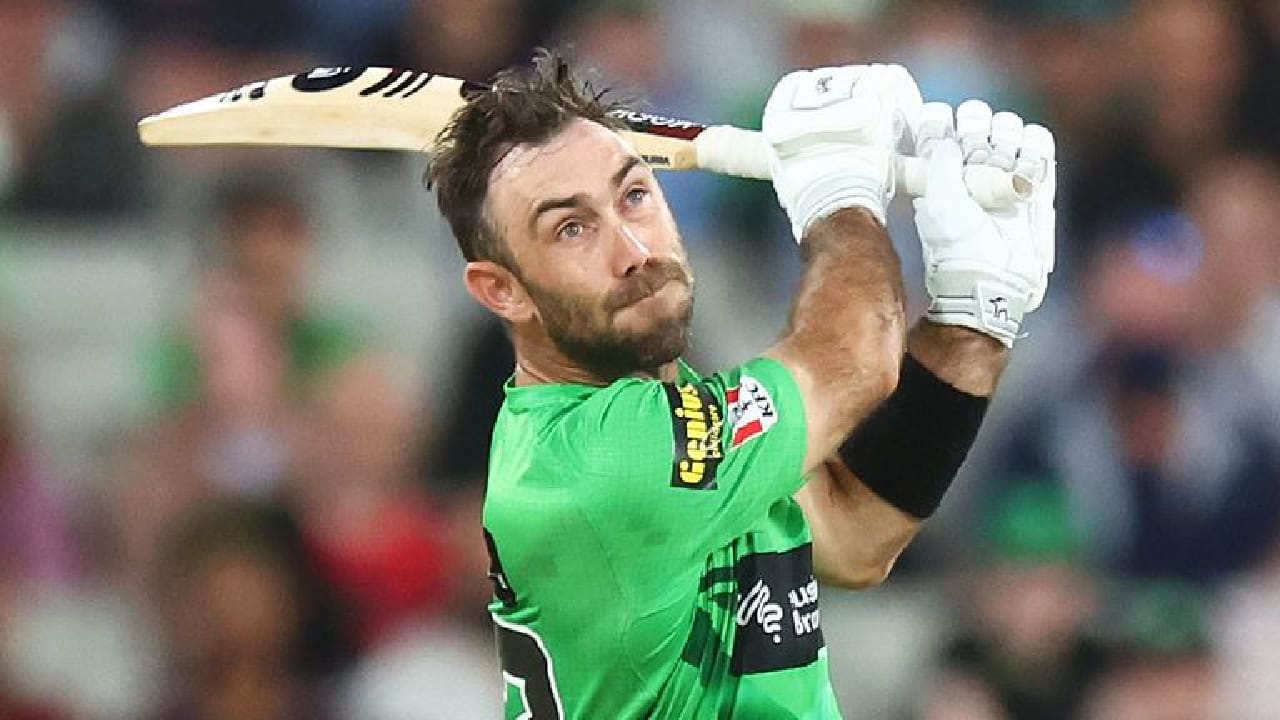 ಟಿ20 ಕ್ರಿಕೆಟ್​ನಲ್ಲಿ ಈವರೆಗೆ 469 ಇನಿಂಗ್ಸ್ ಆಡಿರುವ ಗ್ಲೆನ್ ಮ್ಯಾಕ್ಸ್​ವೆಲ್ 7142 ಎಸೆತಗಳನ್ನು ಎದುರಿಸಿದ್ದಾರೆ. ಈ ವೇಳೆ 8 ಶತಕ ಹಾಗೂ 58 ಅರ್ಧಶತಕಗಳೊಂದಿಗೆ ಒಟ್ಟು 11009 ರನ್ ಕಲೆಹಾಕಿದ್ದಾರೆ. ಈ ಮೂಲಕ ಟಿ20 ಕ್ರಿಕೆಟ್ ಇತಿಹಾಸದಲ್ಲೇ ಅತೀ ಹೆಚ್ಚು ರನ್​ ಕಲೆಹಾಕಿದ ಬ್ಯಾಟರ್​ಗಳ ಪಟ್ಟಿಯಲ್ಲಿ ಮ್ಯಾಕ್ಸಿ 16ನೇ ಸ್ಥಾನ ಅಲಂಕರಿಸಿದ್ದಾರೆ.