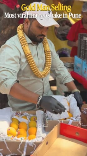 ಕೆಜಿಗಟ್ಟಲೇ ಚಿನ್ನ ಧರಿಸಿ ರಸ್ತೆ ಬದಿ ಜ್ಯೂಸ್​ ಮಾರುತ್ತಿರುವ ವ್ಯಕ್ತಿ