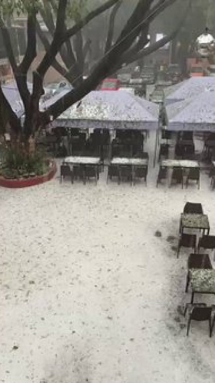 ಆಲಿಕಲ್ಲು ಮಳೆಯಿಂದ ಕಾಶ್ಮೀರದಂತಾದ ಬೆಂಗಳೂರಿನ ಕ್ಯಾಥೋಲಿಕ್ ಕ್ಲಬ್‌