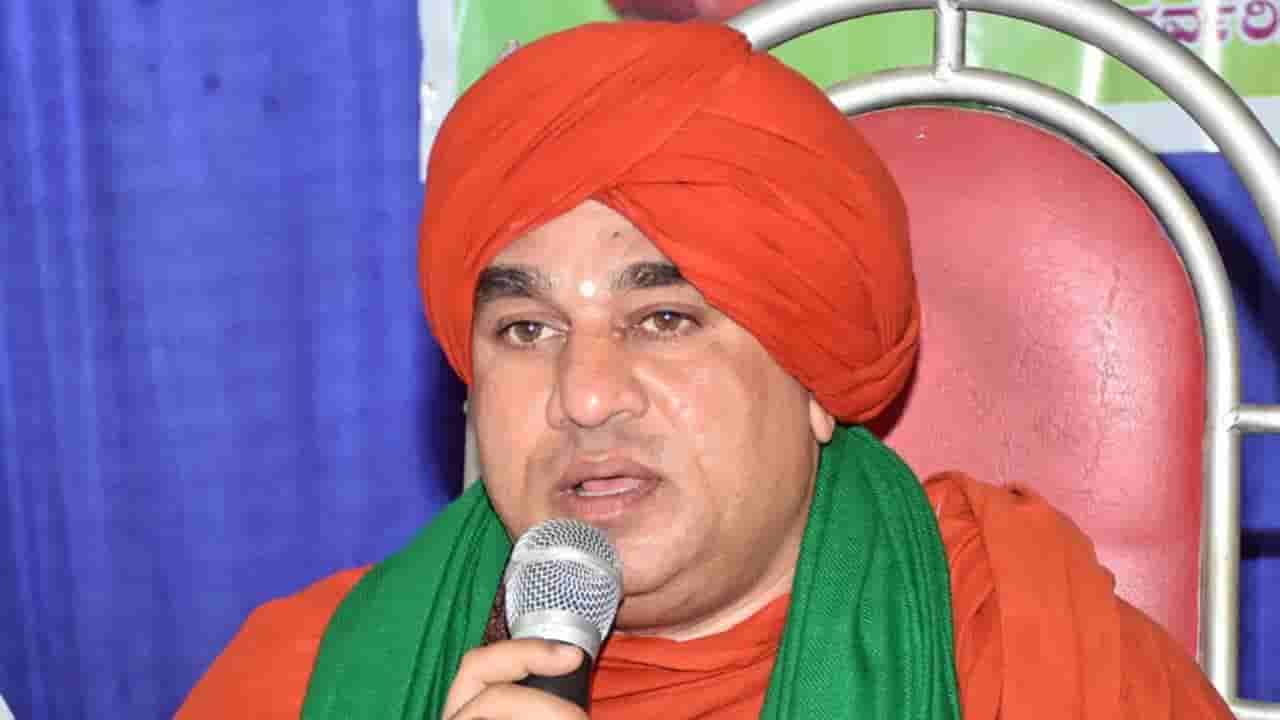 ಬೆತ್ತಲೆ ವೀಡಿಯೋ ಕಾಲ್ ಮಾಡು ಎಂದು ಪೀಡಿಸುತ್ತಾರೆ: ಬಸವಜಯ ಮೃತ್ಯುಂಜಯ ಸ್ವಾಮೀಜಿ ಮೇಲೆ ಲೈಂಗಿಕ ದೌರ್ಜನ್ಯದ ಆರೋಪ!