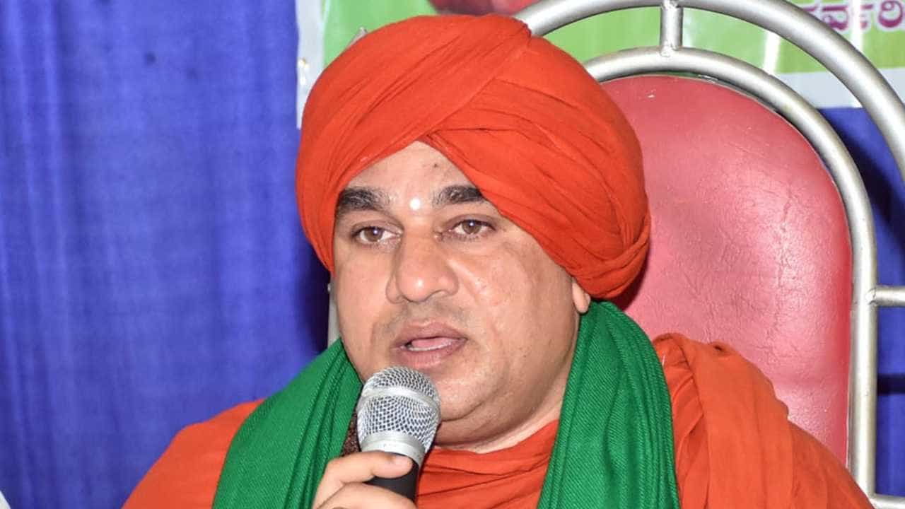 'ಬೆತ್ತಲೆ ವೀಡಿಯೋ ಕಾಲ್ ಮಾಡು ಎಂದು ಪೀಡಿಸುತ್ತಾರೆ': ಬಸವಜಯ ಮೃತ್ಯುಂಜಯ ಸ್ವಾಮೀಜಿ ಮೇಲೆ ಲೈಂಗಿಕ ದೌರ್ಜನ್ಯದ ಆರೋಪ!