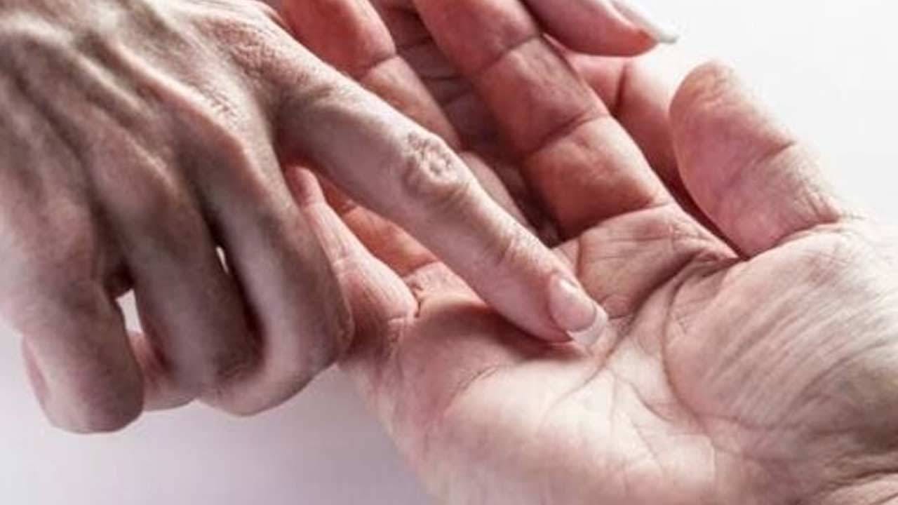 ನಿಮ್ಮ ಅಂಗೈಯಲ್ಲಿದೆ ಸರ್ಕಾರಿ ಉದ್ಯೋಗದ ಯೋಗ? ರೇಖೆಗಳು ಹೇಳುವ ಭವಿಷ್ಯ ಹೀಗಿದೆ!