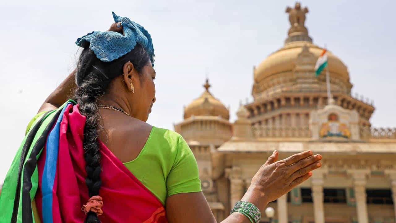 ಬೆಳಗ್ಗೆ ಉರಿ ಬಿಸಿಲು: ರಾತ್ರಿಯಾದ್ರೆ ಸಾಕು ಸೆಕೆ; ಬೆಂಗಳೂರಿಗರ ಸುಖ ನಿದ್ರೆಗೆ ಭಂಗ! ಬೆಳಗ್ಗೆ ಉರಿ ಬಿಸಿಲು: ರಾತ್ರಿಯಾದ್ರೆ ಸಾಕು ಸೆಕೆ; ಬೆಂಗಳೂರಿಗರ ಸುಖ ನಿದ್ರೆಗೆ ಭಂಗ!