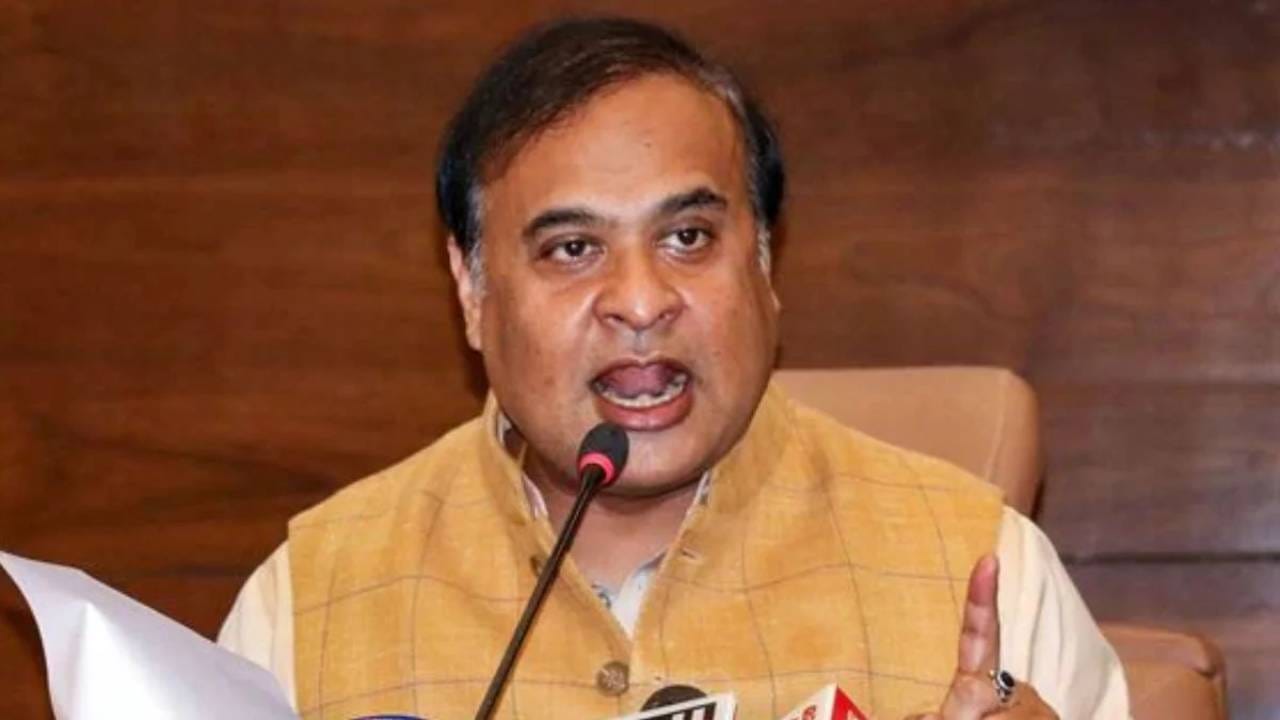 ನನ್ನ ಪತ್ನಿ ಮೇಲೆ ಸುಳ್ಳು ಆರೋಪ ಮಾಡ್ಬೇಡಿ ಎನ್ನುತ್ತಾ ಕಾಂಗ್ರೆಸ್ ಬಂಡವಾಳ ಬಿಚ್ಚಿಟ್ಟ ಅಸ್ಸಾಂ ಸಿಎಂ ಹಿಮಂತ ಶರ್ಮಾ ನನ್ನ ಪತ್ನಿ ಮೇಲೆ ಸುಳ್ಳು ಆರೋಪ ಮಾಡ್ಬೇಡಿ ಎನ್ನುತ್ತಾ ಕಾಂಗ್ರೆಸ್ ಬಂಡವಾಳ ಬಿಚ್ಚಿಟ್ಟ ಅಸ್ಸಾಂ ಸಿಎಂ ಹಿಮಂತ ಶರ್ಮಾ