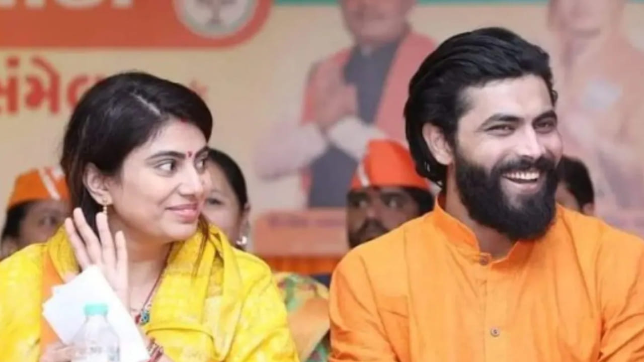 ಪಂದ್ಯ ಶ್ರೇಷ್ಠ ಪ್ರಶಸ್ತಿ ಪಡೆದು ಮಾತನಾಡಿದ್ದ ಜಡೇಜಾ, ಪಂದ್ಯಶ್ರೇಷ್ಠ ಪ್ರಶಸ್ತಿ ಗೆದ್ದಿದ್ದು ಮತ್ತು ತಂಡದ ಗೆಲುವಿಗೆ ಕೊಡುಗೆ ನೀಡಿದ್ದು ಅದ್ಭುತ ಭಾವನೆ. ಆದರೆ ನಾನು ಹೆಚ್ಚಿನದನ್ನು ಹೇಳುವ ಮೊದಲು, ಈ ಪ್ರಶಸ್ತಿಯನ್ನು ಗುಜರಾತ್‌ನ ಶಿಕ್ಷಣ ಸಚಿವೆ ಮತ್ತು ನನ್ನ ಪತ್ನಿ ರಿವಾಬಾ ಜಡೇಜಾ ಅವರಿಗೆ ಅರ್ಪಿಸುತ್ತೇನೆ. ಎಲ್‌ಎಸ್‌ಜಿ ವಿರುದ್ಧದ ಪಂದ್ಯದಲ್ಲಿ ನಾನು ಉತ್ತಮ ಪ್ರದರ್ಶನ ನೀಡುತ್ತೇನೆ ಎಂದು ಅವರು ಪಂದ್ಯದ ಹಿಂದಿನ ದಿನವೇ ನನಗೆ ಹೇಳಿದ್ದರು. ಅದರಂತೆ ನಾನು ಪಂದ್ಯದಂದು ಉತ್ತಮ ಪ್ರದರ್ಶನ ನೀಡಿದೆ. ಅದಕ್ಕಾಗಿ ನಾನು ಅವರಿಗೆ ಧನ್ಯವಾದ ಹೇಳಲು ಬಯಸುತ್ತೇನೆ ಎಂದಿದ್ದರು.