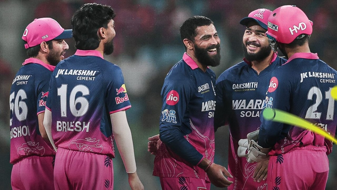 ಬ್ಯಾಟಿಂಗ್ ನಂತರ ಬೌಲಿಂಗ್​ನಲ್ಲೂ ಮಿಂಚಿದ ರವೀಂದ್ರ ಜಡೇಜಾ, ನಿಕೋಲಸ್ ಪೂರನ್ ಅವರ ಔಟ್ ಮಾಡಿದರು. ಕುತೂಹಲಕಾರಿಯಾಗಿ, ರವೀಂದ್ರ ಜಡೇಜಾ ಲಕ್ನೋ ವಿರುದ್ಧ ಬ್ಯಾಟಿಂಗ್ ಮಾಡುವಾಗ 29 ಎಸೆತಗಳನ್ನು ಎದುರಿಸಿದ್ದರು. ಬೌಲಿಂಗ್​ನಲ್ಲಿ ಜಡೇಜಾ ತಮ್ಮ ನಾಲ್ಕು ಓವರ್‌ಗಳಲ್ಲಿ ಕೇವಲ 29 ರನ್‌ಗಳನ್ನು ಬಿಟ್ಟುಕೊಟ್ಟು ಒಂದು ವಿಕೆಟ್ ಪಡೆದರು.