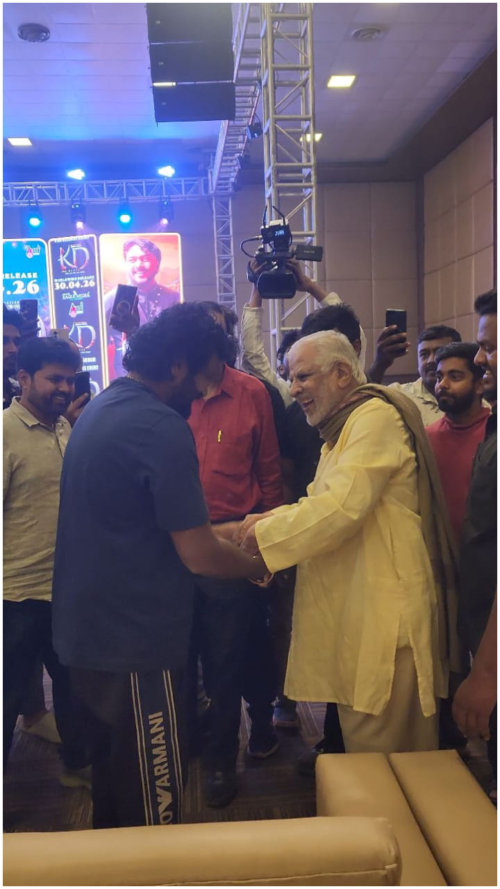 ದತ್ತಣ್ಣ ಕಾಲಿಗೆ ನಮಸ್ಕರಿಸಿದ ಜೋಗಿ ಪ್ರೇಮ್