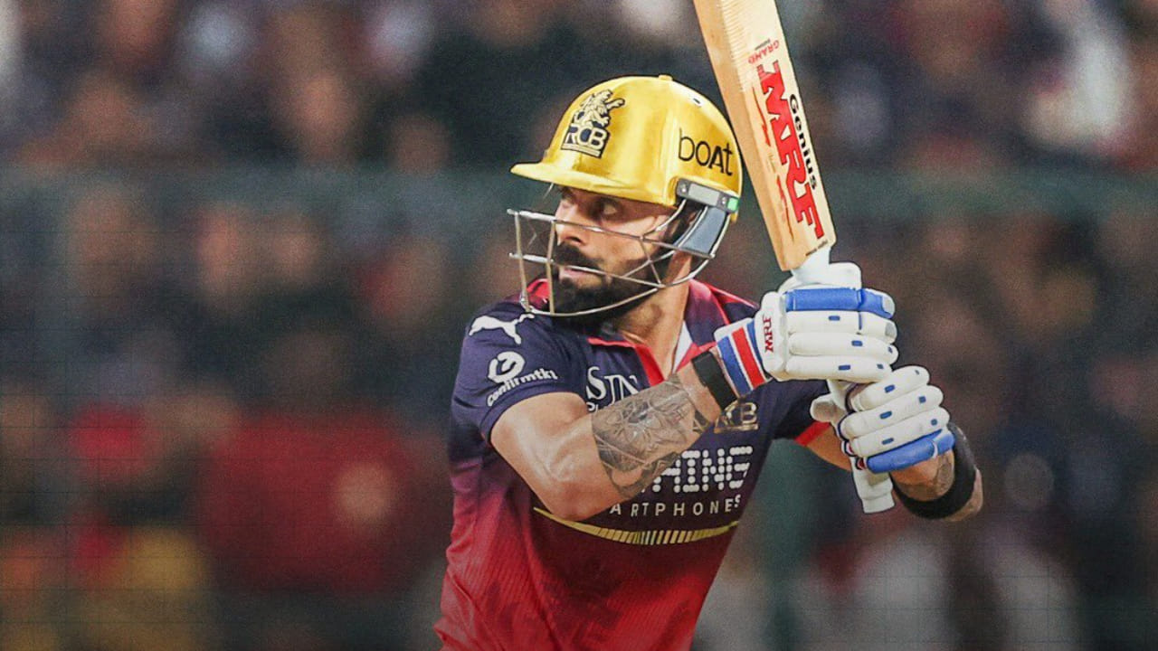 ಐಪಿಎಲ್ 2026 ರಲ್ಲಿ ವಿರಾಟ್ ಕೊಹ್ಲಿ 400 ರನ್‌ಗಳನ್ನು ದಾಟಲು 72 ರನ್‌ಗಳ ದೂರದಲ್ಲಿದ್ದಾರೆ. ಇದೀಗ ದೆಹಲಿಯ ಅರುಣ್ ಜೇಟ್ಲಿ ಕ್ರೀಡಾಂಗಣದಲ್ಲಿ ನಡೆಯಲಿರುವ ಡೆಲ್ಲಿ ಕ್ಯಾಪಿಟಲ್ಸ್ ವಿರುದ್ಧದ ಪಂದ್ಯದಲ್ಲಿ ವಿರಾಟ್ ಕೊಹ್ಲಿ 72 ರನ್​ಗಳ ಇನ್ನಿಂಗ್ಸ್ ಆಡಿದರೆ, 11 ಆವೃತ್ತಿಗಳಲ್ಲಿ 400 ಕ್ಕೂ ಅಧಿಕ ರನ್ ಕಲೆಹಾಕಿದ ಬ್ಯಾಟ್ಸ್‌ಮನ್ ಆಗಲಿದ್ದಾರೆ.