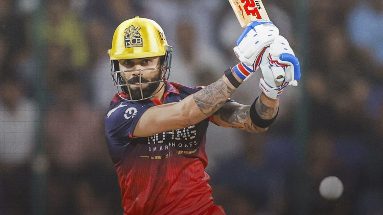 ಐಪಿಎಲ್ 2026 ರ 42ನೇ ಪಂದ್ಯ ಗುಜರಾತ್ ಟೈಟಾನ್ಸ್ ಮತ್ತು ರಾಯಲ್ ಚಾಲೆಂಜರ್ಸ್ ಬೆಂಗಳೂರು ತಂಡಗಳ ನಡುವೆ ನಡೆಯಲಿದೆ. ಈ ಪಂದ್ಯದಲ್ಲಿ ವಿರಾಟ್ ಕೊಹ್ಲಿಗೆ ವಿಶ್ವ ದಾಖಲೆ ಸೃಷ್ಟಿಸುವ ಅವಕಾಶವಿದೆ. ಈ ಪಂದ್ಯದಲ್ಲಿ ಒಂದು ವೇಳೆ ಕೊಹ್ಲಿ ಶತಕದ ಇನ್ನಿಂಗ್ಸ್ ಆಡಿದರೆ, ಟಿ20 ಕ್ರಿಕೆಟ್​ನಲ್ಲಿ ಹೊಸ ಮೈಲಿಗಲ್ಲನ್ನು ದಾಟಲಿದ್ದಾರೆ.