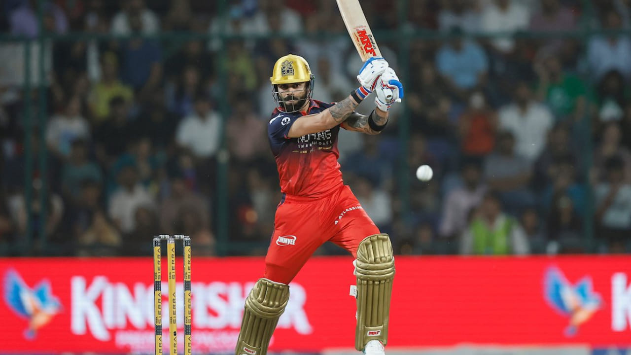 ಒಟ್ಟಾರೆಯಾಗಿ ವಿರಾಟ್ ಕೊಹ್ಲಿ 422 ಟಿ20 ಪಂದ್ಯಗಳಲ್ಲಿ 13,894 ರನ್ ಗಳಿಸಿದ್ದಾರೆ. ಇದರಲ್ಲಿ ಒಂಬತ್ತು ಶತಕಗಳು ಮತ್ತು 108 ಅರ್ಧಶತಕಗಳು ಸೇರಿವೆ. ವಿರಾಟ್ ಕೊಹ್ಲಿ ಟಿ20 ಕ್ರಿಕೆಟ್‌ನಲ್ಲಿ 450 ಸಿಕ್ಸರ್‌ಗಳು ಮತ್ತು 1,250 ಕ್ಕೂ ಹೆಚ್ಚು ಬೌಂಡರಿಗಳನ್ನು ಬಾರಿಸಿದ್ದಾರೆ. 