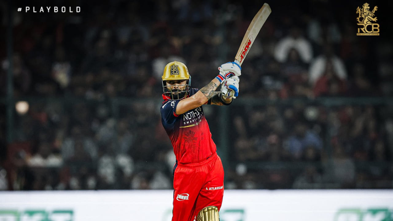 ವಿರಾಟ್ ಕೊಹ್ಲಿ ಇಲ್ಲಿಯವರೆಗೆ ಚೆನ್ನೈ ಸೂಪರ್ ಕಿಂಗ್ಸ್ ವಿರುದ್ಧ 36 ಪಂದ್ಯಗಳನ್ನಾಡಿದ್ದು, 1174 ರನ್ ಗಳಿಸಿದ್ದಾರೆ. ಇದು ಒಂದೇ ತಂಡದ ವಿರುದ್ಧ ಅತಿ ಹೆಚ್ಚು ರನ್ ಗಳಿಸಿದ ದಾಖಲೆಯಾಗಿದೆ. ಈ ಅವಧಿಯಲ್ಲಿ ಕೊಹ್ಲಿ ಸಿಎಸ್ಕೆ ವಿರುದ್ಧ 10 ಅರ್ಧಶತಕಗಳನ್ನು ಬಾರಿಸಿದ್ದಾರೆ.