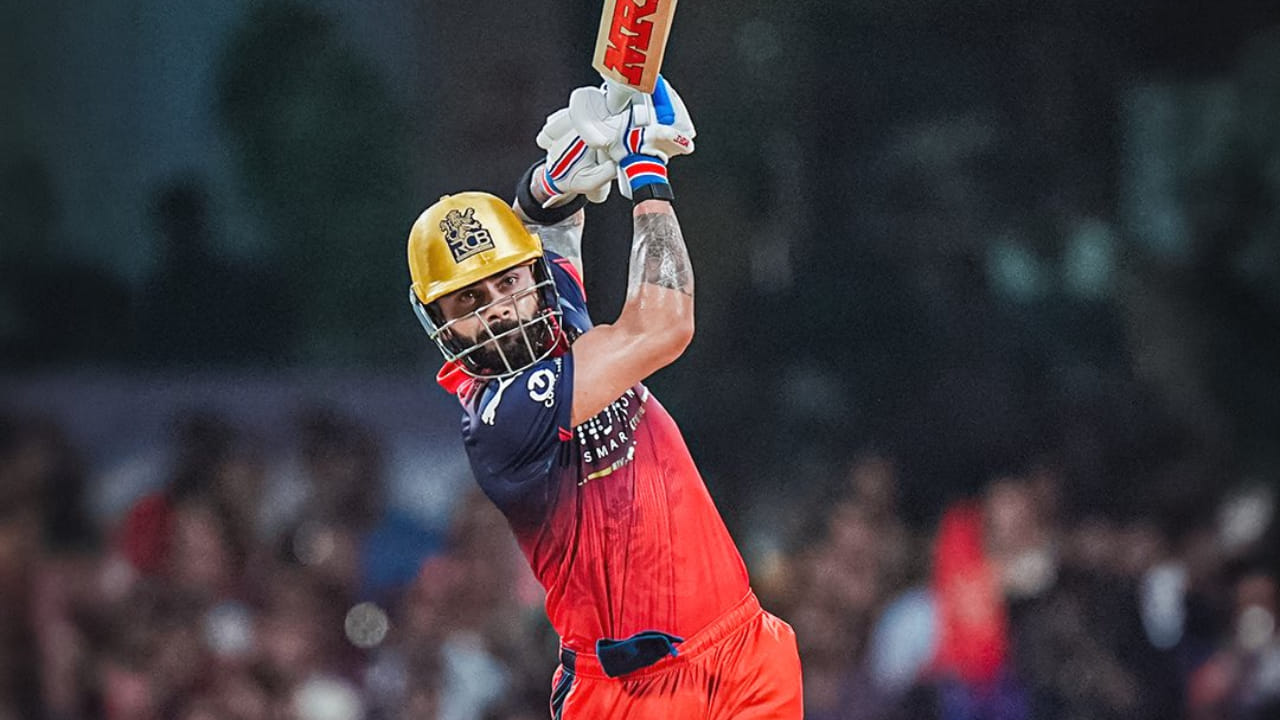 ಈ ಪಂದ್ಯದಲ್ಲಿ ವಿರಾಟ್ ಕೊಹ್ಲಿ 106 ರನ್ ಗಳಿಸಿದರೆ, ಟಿ20 ಕ್ರಿಕೆಟ್‌ನಲ್ಲಿ 14,000 ರನ್ ಪೂರ್ಣಗೊಳಿಸಲಿದ್ದಾರೆ. ಈ ಮೂಲಕ ಈ ಸಾಧನೆ ಮಾಡಿದ ವಿಶ್ವದ ಆರನೇ ಬ್ಯಾಟ್ಸ್‌ಮನ್ ಎನಿಸಿಕೊಳ್ಳಲಿದ್ದಾರೆ. ಕೊಹ್ಲಿ ಇದುವರೆಗೆ 422 ಟಿ20 ಪಂದ್ಯಗಳಲ್ಲಿ 405 ಇನ್ನಿಂಗ್ಸ್‌ಗಳಲ್ಲಿ 13,894 ರನ್ ಗಳಿಸಿದ್ದಾರೆ. ಈ ಪಂದ್ಯದಲ್ಲಿ ಕೊಹ್ಲಿ ಶತಕ ಬಾರಿಸುವಲ್ಲಿ ಯಶಸ್ವಿಯಾದರೆ, 423 ಇನ್ನಿಂಗ್ಸ್‌ಗಳಲ್ಲಿ ಈ ಮೈಲಿಗಲ್ಲು ತಲುಪಿದ ವೆಸ್ಟ್ ಇಂಡೀಸ್ ದಂತಕಥೆ ಕ್ರಿಸ್ ಗೇಲ್ ಅವರ ದಾಖಲೆಯನ್ನು ಮುರಿಯಲಿದ್ದಾರೆ.