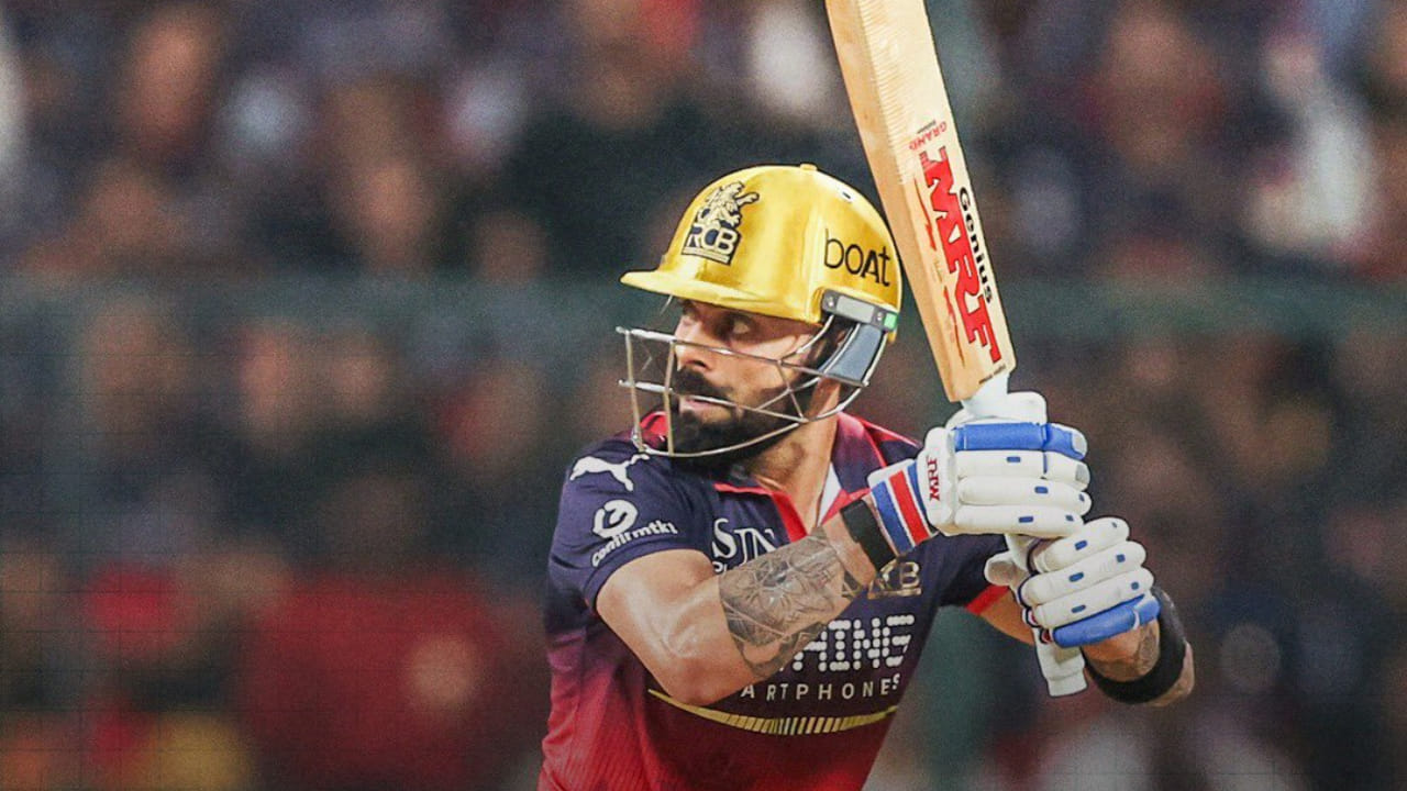 ಅಷ್ಟೇ ಅಲ್ಲ, ಕೊಹ್ಲಿ ಶತಕ ಬಾರಿಸಿದರೆ, ಗುಜರಾತ್ ವಿರುದ್ಧ 500 ರನ್​ಗಳನ್ನು ಸಹ ಪೂರೈಸಲಿದ್ದಾರೆ. ಹಾಗೆಯೇ ಟಿ20 ಕ್ರಿಕೆಟ್‌ನಲ್ಲಿ 10 ಶತಕಗಳನ್ನು ಬಾರಿಸಿದ ಮೊದಲ ಭಾರತೀಯ ಬ್ಯಾಟ್ಸ್‌ಮನ್ ಎಂಬ ಹೆಗ್ಗಳಿಕೆಗೂ ಪಾತ್ರರಾಗುತ್ತಾರೆ. ಈ ಇನ್ನಿಂಗ್ಸ್‌ನಲ್ಲಿ ಅವರು ಒಂದೇ ಒಂದು ಸಿಕ್ಸ್ ಬಾರಿಸಿದರೆ, ಈ ಸ್ವರೂಪದಲ್ಲಿ ಒಟ್ಟು 450 ಸಿಕ್ಸರ್​ಗಳನ್ನು ಪೂರೈಸಲಿದ್ದಾರೆ. 