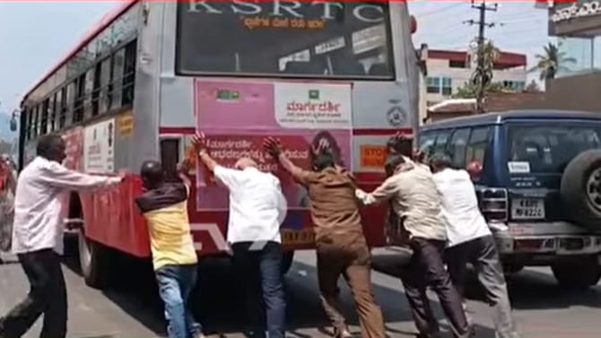 ಉಚಿತ ಭಾಗ್ಯದ ಕೆಎಸ್‌ಆರ್‌ಟಿಸಿ ಬಸ್‌ಗಳಿಗೆ ತಳ್ಳುವ ಭಾಗ್ಯ! ಜನರ ಆಕ್ರೋಶ