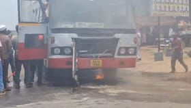ಚಲಿಸುತ್ತಿದ್ದ KSRTC ಬಸ್​ನಲ್ಲಿ ಕಾಣಿಸಿಕೊಂಡ ಬೆಂಕಿ: ತಪ್ಪಿದ ಭಾರಿ ಅನಾಹುತ