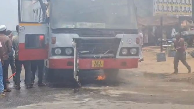 ಚಲಿಸುತ್ತಿದ್ದ KSRTC ಬಸ್​ನಲ್ಲಿ ಕಾಣಿಸಿಕೊಂಡ ಬೆಂಕಿ: ತಪ್ಪಿದ ಭಾರಿ ಅನಾಹುತ
