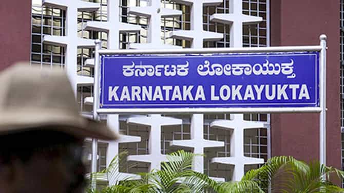 ಲೋಕಾ ಭರ್ಜರಿ ಕಾರ್ಯಚರಣೆ: ಲಂಚ ಪಡೆಯುವಾಗ ಸಿಕ್ಕಿಬಿದ್ದ ಹಲವು ಅಧಿಕಾರಿಗಳು