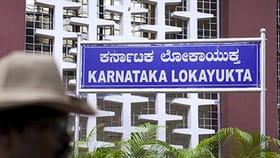 ಲೋಕಾ ಭರ್ಜರಿ ಕಾರ್ಯಚರಣೆ: ಲಂಚ ಪಡೆಯುವಾಗ ಸಿಕ್ಕಿಬಿದ್ದ ಹಲವು ಅಧಿಕಾರಿಗಳು