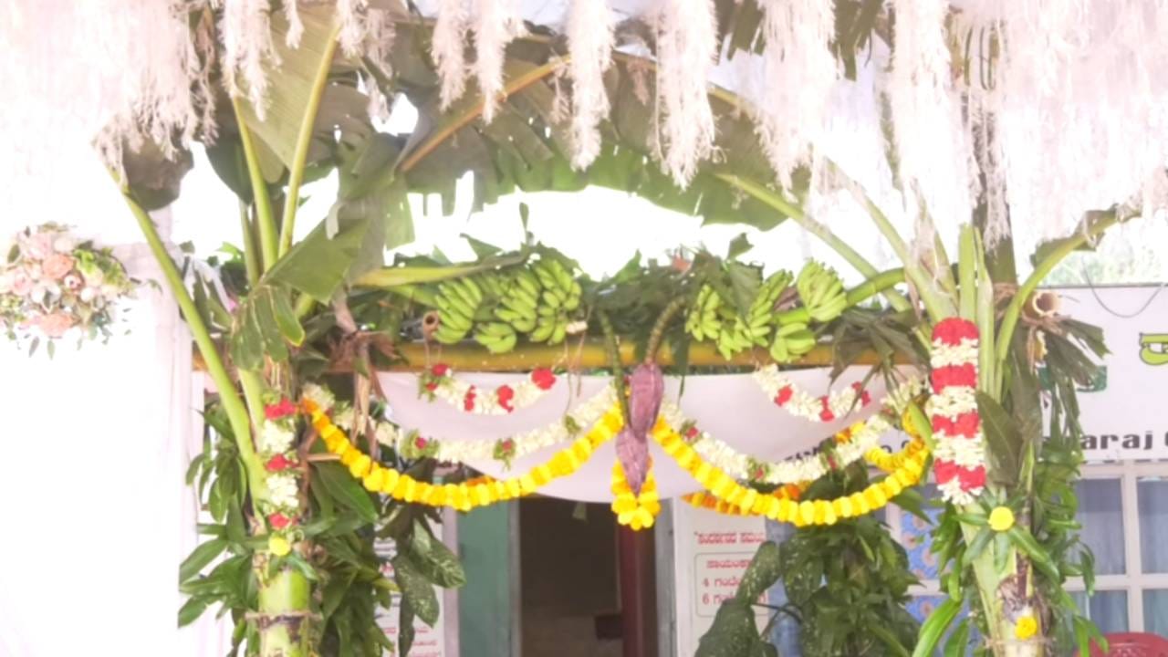 ಹೆಸರೆ ಸೂಚಿಸುವಂತೆ ತನಲ್ ಅಂದ್ರೆ ನೆರಳು. ಅಂದರೆ ಬದುಕಿನಲ್ಲಿ ಯಾರು ಇಲ್ಲ ಎನ್ನುವವರಿಗೆ ಆಶ್ರಯ ನೀಡುವ ಆಶ್ರಮ ಇದು. ಮಡಿಕೇರಿಯ ಈ ಆಶ್ರಮದಲ್ಲಿ ಗುರುವಾರ ಮದುವೆ ಸಂಭ್ರಮ ಮನೆ ಮಾಡಿತ್ತು. ಹಸಿರು ತಳಿರು ತೋರಣ, ಹೂವುಗಳಿಂದ ಸಿಂಗಾರಗೊಂಡಿತ್ತು. ತೆಂಗಿನ ಗರಿ, ಗೊನೆತೂಗುವ ಬಾಳೆ ಮರಗಳ ನಿಲ್ಲಿಸಿ ಚಪ್ಪರ ಹಾಕಲಾಗಿತ್ತು. 
