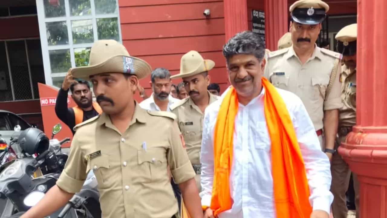 ಯಕ್ಷಗಾನ ಕಲಾವಿದರಿಗೆ ಅವಾಚ್ಯ ಶಬ್ದಗಳಿಂದ ನಿಂದನೆ, ಬೆದರಿಕೆ: ಮಹೇಶ್​​ ಶೆಟ್ಟಿ ತಿಮರೋಡಿ ವಿರುದ್ಧ FIR