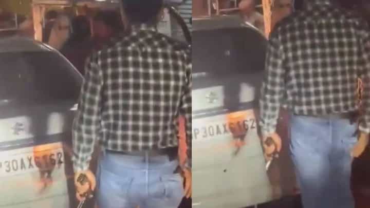 Video: ಪಿಸ್ತೂಲ್ ಹಿಡಿದು ಹೋದ ವ್ಯಕ್ತಿ, ಗಂಟೆಗಳಿಂದ ಆಗಿದ್ದ ಟ್ರಾಫಿಕ್ ಜಾಮ್ ನಿಮಿಷಗಳಲ್ಲಿ ಕ್ಲಿಯರ್ Video: ಪಿಸ್ತೂಲ್ ಹಿಡಿದು ಹೋದ ವ್ಯಕ್ತಿ, ಗಂಟೆಗಳಿಂದ ಆಗಿದ್ದ ಟ್ರಾಫಿಕ್ ಜಾಮ್ ನಿಮಿಷಗಳಲ್ಲಿ ಕ್ಲಿಯರ್