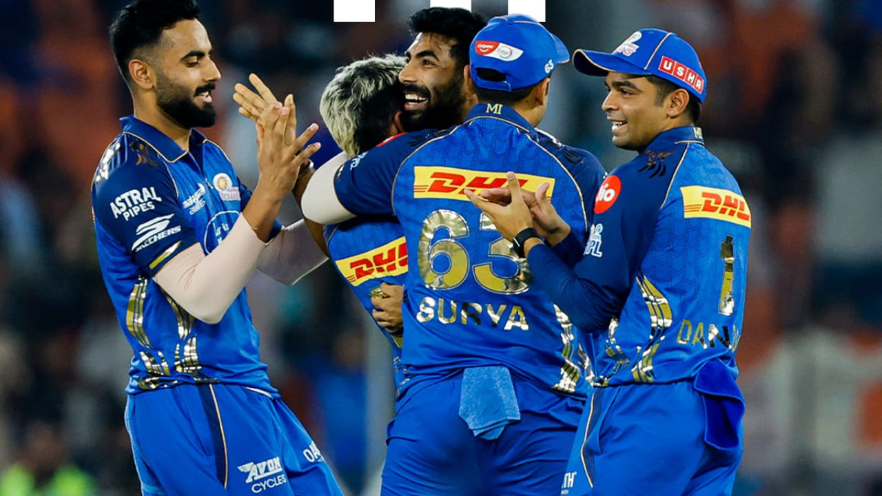 ಮುಂಬೈ ಇಂಡಿಯನ್ಸ್ ತಂಡ: ಕ್ವಿಂಟನ್ ಡಿ ಕಾಕ್, ರಿಯಾನ್ ರಿಕಲ್ಟನ್, ತಿಲಕ್ ವರ್ಮಾ,  ಸೂರ್ಯಕುಮಾರ್ ಯಾದವ್ , ಹಾರ್ದಿಕ್ ಪಾಂಡ್ಯ (ನಾಯಕ), ಶೆರ್ಫೇನ್ ರುದರ್ಫೋರ್ಡ್, ನಮನ್ ಧೀರ್, ಮಯಾಂಕ್ ರಾವತ್, ಶಾರ್ದೂಲ್ ಠಾಕೂರ್, ದೀಪಕ್ ಚಾಹರ್, ಜಸ್ಪ್ರೀತ್ ಬುಮ್ರಾ, ರೋಹಿತ್ ಶರ್ಮಾ, ಟ್ರೆಂಟ್ ಬೌಲ್ಟ್, ಆಶ್ವನಿ ಕುಮಾರ್, ಕಾರ್ಬಿನ್ ಬಾಷ್, ಮಯಾಂಕ್ ಮಾರ್ಕಂಡೆ, ರಘು ಶರ್ಮಾ, ರಾಜ್ ಬಾವಾ, ರಾಬಿನ್ ಮಿಂಜ್, ಅಲ್ಲಾ ಗಜನ್ಫರ್, ಡ್ಯಾನಿಶ್ ಮಾಲೆವಾರ್, ಕ್ರಿಶ್ ಭಗತ್, ಮೊಹಮ್ಮದ್ ಸಲಾವುದ್ದೀನ್ ಇಝಾರ್.