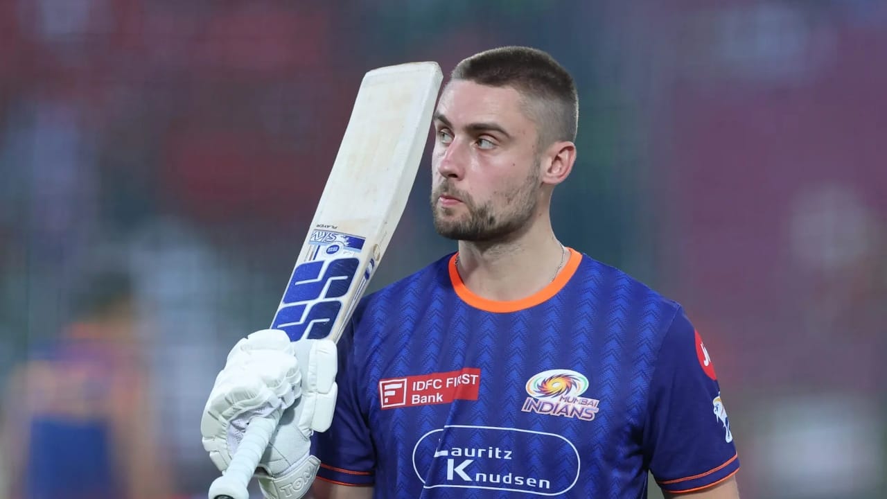 ಇತ್ತ ಕ್ರಿಕ್‌ಬಜ್ ಪ್ರಕಾರ, ಇಂಗ್ಲೆಂಡ್‌ನ ಅಪಾಯಕಾರಿ ಆಲ್‌ರೌಂಡರ್ ವಿಲ್ ಜ್ಯಾಕ್ಸ್ ಮುಂಬೈ ಇಂಡಿಯನ್ಸ್ ಶಿಬಿರವನ್ನು ಸೇರಿಕೊಂಡಿದ್ದಾರೆ. ಗಾಯದಿಂದಾಗಿ ಐಪಿಎಲ್ ಆರಂಭಿಕ ಪಂದ್ಯಗಳಿಗೆ ಅಲಭ್ಯರಾಗಿದ್ದ ಜ್ಯಾಕ್ಸ್ ಇದೀಗ ಗಾಯದಿಂದ ಚೇತರಿಸಿಕೊಂಡು ತಂಡವನ್ನು ಸೇರಿಕೊಂಡಿದ್ದಾರೆ. ಜ್ಯಾಕ್ಸ್ ಭಾರತಕ್ಕೆ ಬಂದಿದ್ದು ತಂಡದೊಂದಿಗೆ ತರಬೇತಿ ಪಡೆಯುತ್ತಿದ್ದಾರೆ ಎಂದು ವರದಿಯಾಗಿದೆ.
