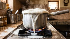 ಅಡುಗೆ ಮನೆಯಲ್ಲಿ ಹಾಲು ಉಕ್ಕಿ ಚೆಲ್ಲಿದ್ದಕ್ಕೆ ವ್ಯಕ್ತಿ ನೇಣಿಗೆ ಶರಣು