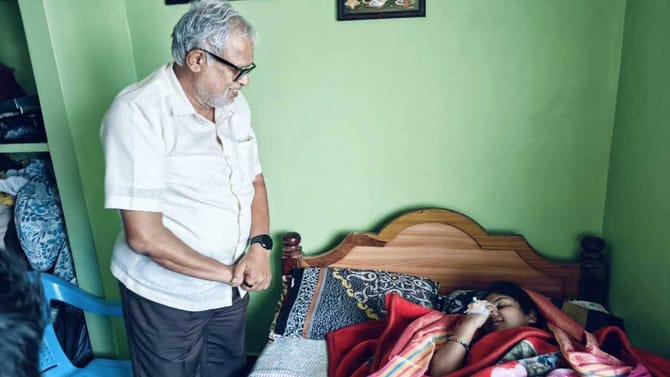 ಕಾಲು ಕಳೆದುಕೊಂಡು ಪರೀಕ್ಷೆ ಬರೆದ ವಿದ್ಯಾರ್ಥಿನಿಗೆ ಸುರೇಶ್ ಕುಮಾರ್ ನೆರವು!