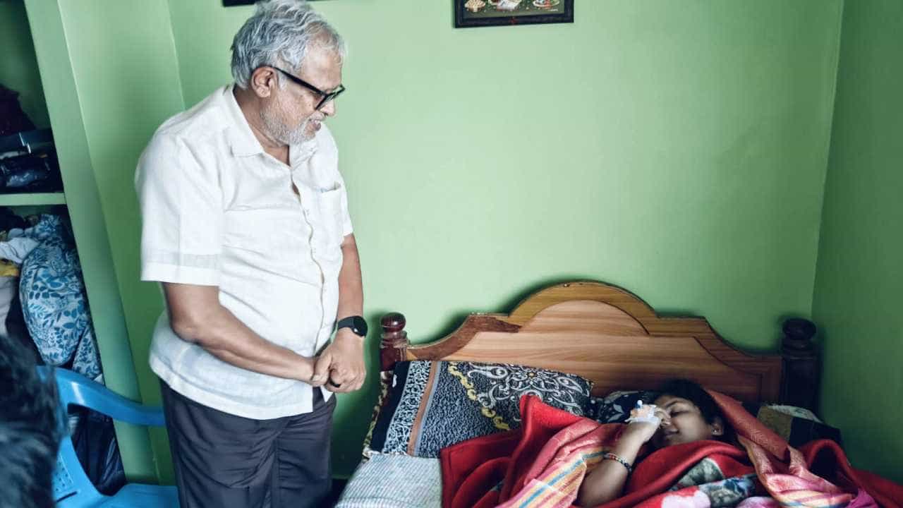 ಆಂಬ್ಯುಲೆನ್ಸ್ ನಲ್ಲಿ ಬಂದು ಎಸ್ಎಸ್ಎಲ್​ಸಿ ಪರೀಕ್ಷೆ ಬರೆದ ವಿದ್ಯಾರ್ಥಿನಿಗೆ ಸುರೇಶ್ ಕುಮಾರ್ ಆರ್ಥಿಕ ನೆರವು!