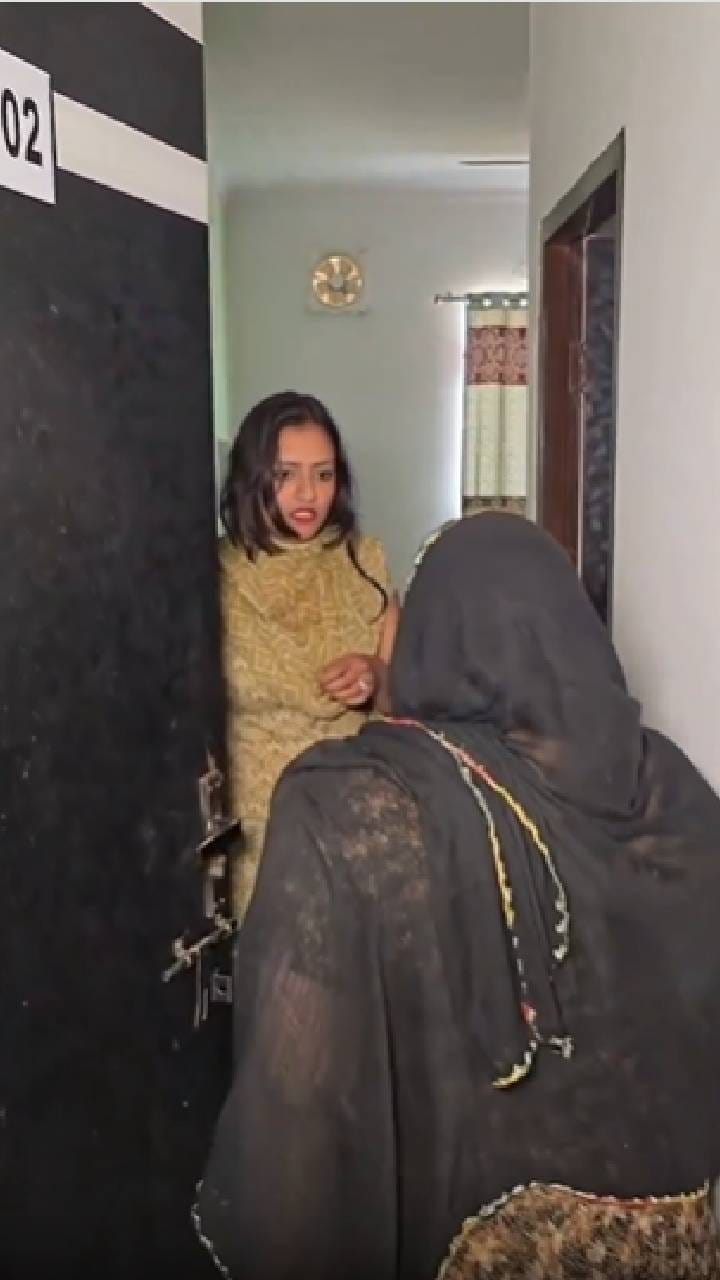 ಲವರ್​ ಜೊತೆ ಲಾಡ್ಜ್‌ನಲ್ಲಿ ರೆಡ್​ಹ್ಯಾಂಡಾಗಿ ಸಿಕ್ಕಿಬಿದ್ದ ಮಗಳು