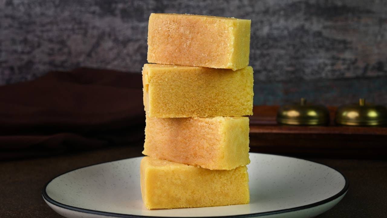 ಸಿಹಿತಿಂಡಿಗಳ ಮಹಾರಾಜ ಸ್ವಾದಿಷ್ಟಮಯ “ಮೈಸೂರ್ ಪಾಕ್” ಸಿಹಿತಿಂಡಿಗಳ ಮಹಾರಾಜ ಸ್ವಾದಿಷ್ಟಮಯ “ಮೈಸೂರ್ ಪಾಕ್”