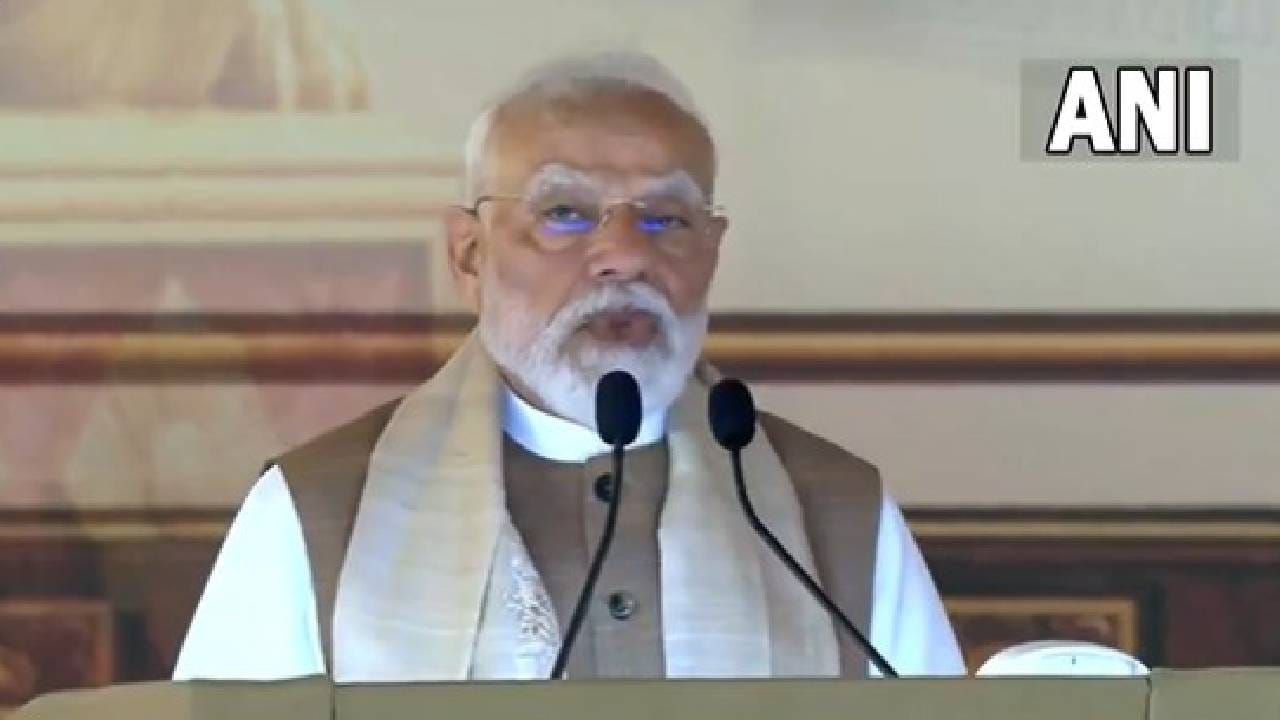 PM Modi Speech: ಸಕ್ಕರೆ ನಾಡಲ್ಲಿ ರಾಗಿ ಮುದ್ದೆಯ ಗುಣಗಾನ, ಕರ್ನಾಟಕದ ದೇಸಿ ಆಹಾರದ ತಾಕತ್ತು ಕೊಂಡಾಡಿದ ನರೇಂದ್ರ ಮೋದಿ PM Modi Speech: ಸಕ್ಕರೆ ನಾಡಲ್ಲಿ ರಾಗಿ ಮುದ್ದೆಯ ಗುಣಗಾನ, ಕರ್ನಾಟಕದ ದೇಸಿ ಆಹಾರದ ತಾಕತ್ತು ಕೊಂಡಾಡಿದ ನರೇಂದ್ರ ಮೋದಿ