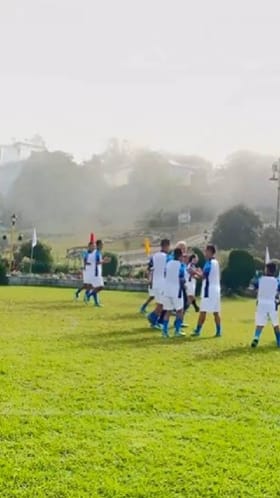 ಸಿಕ್ಕಿಂನಲ್ಲಿ ಯುವಕರೊಂದಿಗೆ ಫುಟ್ಬಾಲ್ ಆಡಿ ಸಂಭ್ರಮಿಸಿದ ಪ್ರಧಾನಿ ನರೇಂದ್ರ ಮೋದಿ