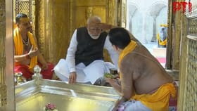 ವಾರಾಣಸಿಯ ಕಾಶಿ ವಿಶ್ವನಾಥನ ಸನ್ನಿಧಿಯಲ್ಲಿ ಪ್ರಾರ್ಥನೆ ಸಲ್ಲಿಸಿದ ಪ್ರಧಾನಿ