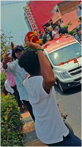 ವಿಜಯ್ ಹೋದಲ್ಲೆಲ್ಲ ಅಭಿಮಾನಿಗಳ ಭರಪೂರ ಪ್ರೀತಿ