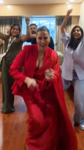 ತಮ್ಮ ತಂಡದ ಜೊತೆಗೆ ಸಖತ್ ಡ್ಯಾನ್ಸ್ ಮಾಡಿದ ನಟಿ ನೇಹಾ