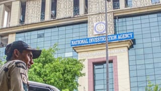 ಬೆಂಗಳೂರಿನಲ್ಲಿ ಜನಗಣತಿಗೆ 6 ಸಾವಿರ ಸರ್ಕಾರಿ ನೌಕಕರು ಗೈರು: ಕೋಲಾರದಲ್ಲೂ 6 ತಹಶೀಲ್ದಾರ್​​​ಗೆ ನೋಟಿಸ್​​