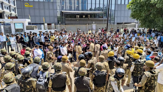 ನೋಯ್ಡಾ ಗಾರ್ಮೆಂಟ್ಸ್ ಕಾರ್ಮಿಕರ ಪ್ರತಿಭಟನೆಗೆ ಕಾರಣವೇನು?