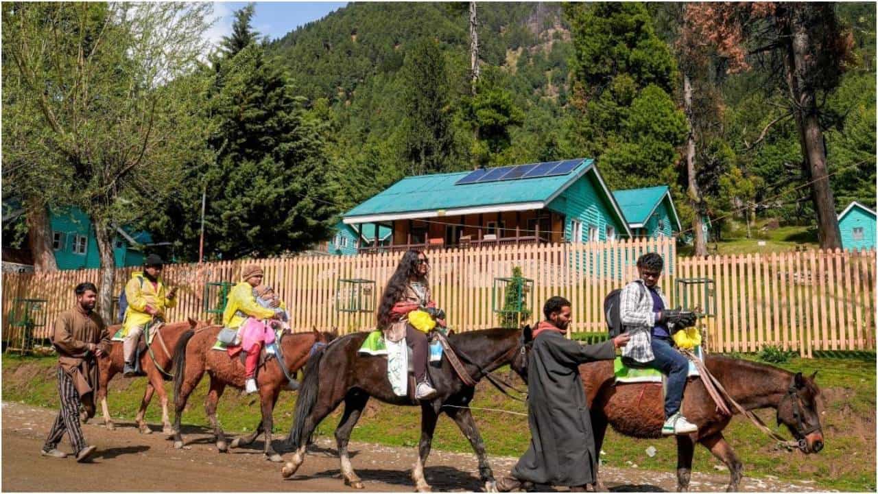 Pahalgam Terror Attack: ಪಹಲ್ಗಾಮ್ ಭಯೋತ್ಪಾದಕ ದಾಳಿಗೆ ಒಂದು ವರ್ಷ, ಗಾಯಗೊಂಡಿದ್ದ ಸ್ವರ್ಗಕ್ಕೆ ಮರಳಿದ ಚೈತನ್ಯ, ಚೇತರಿಕೆಯ ಹಾದಿ ಹೇಗಿದೆ?