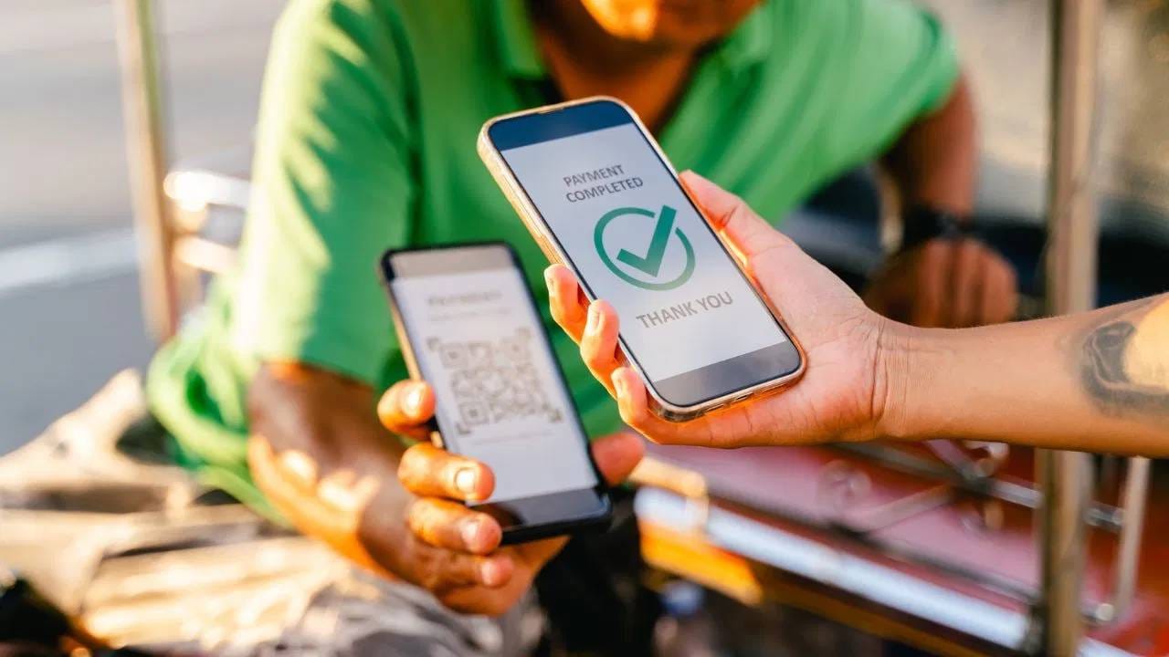 ಸ್ಥಳೀಯರ ಬೆಂಬಲ: "ಇದು ನಮ್ಮ ಸುರಕ್ಷತೆಗೂ ಅಗತ್ಯ"; ಪ್ರವಾಸೋದ್ಯಮವನ್ನು ಬಲಪಡಿಸಲು ಸರ್ಕಾರದ ಈ ಹೈಟೆಕ್ ಕ್ರಮವನ್ನು ಮುಕ್ತ ಮನಸ್ಸಿನಿಂದ ಸ್ಥಳೀಯ ವ್ಯಾಪಾರಿಗಳು ಸ್ವಾಗತಿಸಿದ್ದಾರೆ . ಕಳೆದ ವರ್ಷ ನಾವು ನಮ್ಮವರನ್ನು ಕಳೆದುಕೊಂಡೆವು, ಪ್ರವಾಸಿಗರನ್ನು ಕಳೆದುಕೊಂಡೆವು. ಆದರೆ ಈ ಹೊಸ ವ್ಯವಸ್ಥೆ ನಮಗೆ ಗೌರವ ಮತ್ತು ಸುರಕ್ಷತೆ ಎರಡನ್ನೂ ನೀಡಿದೆ ಎನ್ನುತ್ತಾರೆ ಸ್ಥಳೀಯರು