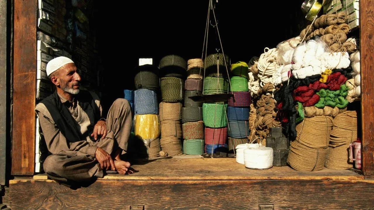 ಪ್ರವಾಸಿಗರು ತಮ್ಮ ಮೊಬೈಲ್ ಮೂಲಕ ಈ ಕೋಡ್ ಸ್ಕ್ಯಾನ್ ಮಾಡಿದ ಕೂಡಲೇ, ಅವರ ಹೆಸರು, ಫೋಟೋ ಮತ್ತು ಪೊಲೀಸ್ ವೆರಿಫಿಕೇಶನ್ ಆಗಿರುವ ದಾಖಲೆಗಳು ಕಣ್ಣಮುಂದೆ ಬರುತ್ತವೆ.
