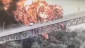 ಅಮೆರಿಕದ ಪನಾಮ ಸೇತುವೆ ಮೇಲೆ ಮೂರು ಇಂಧನ ಟ್ಯಾಂಕರ್​ಗಳ ಸ್ಫೋಟ