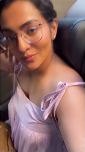 ಕಾರಲ್ಲೇ ರೆಡಿ ಆಗೋದು ಹೇಗೆ ಎಂದು ಹೇಳಿಕೊಟ್ಟ ಪಾರ್ವತಿ