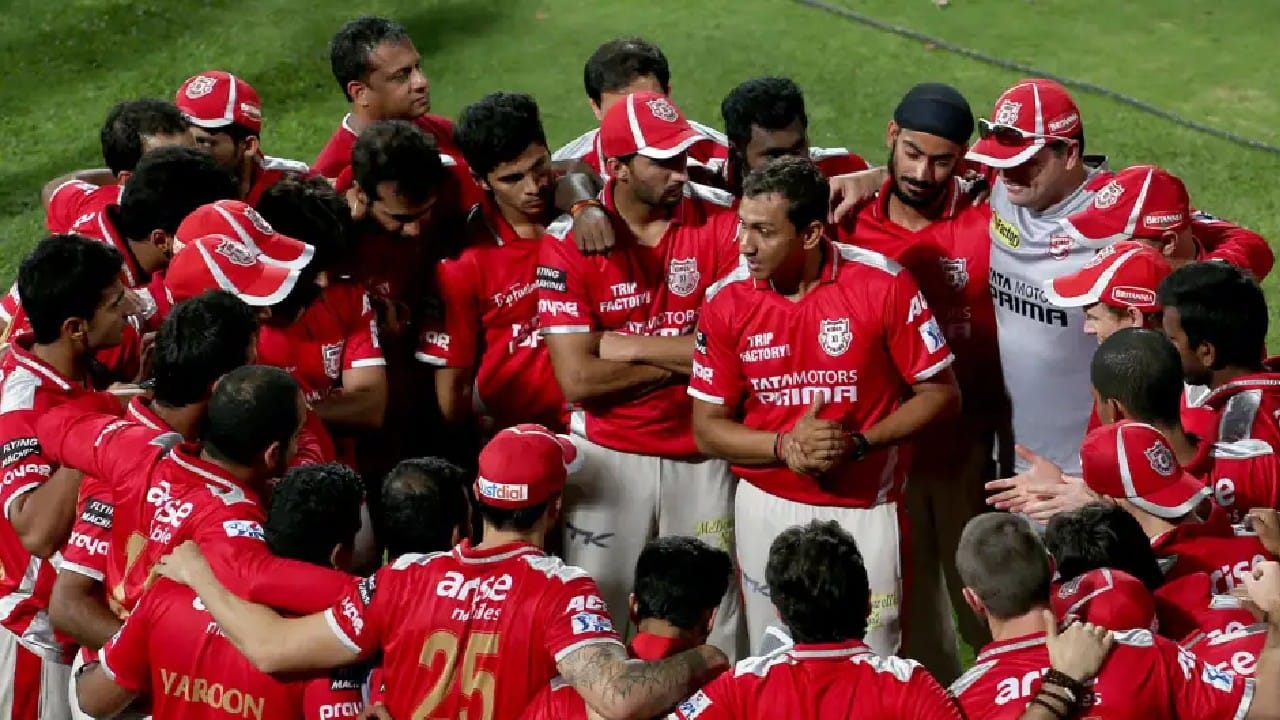 ಐಪಿಎಲ್ 2014 ರಲ್ಲಿ ಪಂಜಾಬ್ ಕಿಂಗ್ಸ್ ತಂಡವು ಆರಂಭಿಕ 5 ಪಂದ್ಯಗಳಲ್ಲಿ ಗೆಲುವು ದಾಖಲಿಸಿತ್ತು. ಈ ಮೂಲಕ ಐಪಿಎಲ್ ಇತಿಹಾಸದಲ್ಲೇ ಸೋಲು ಕಾಣದೇ ಮೊದಲ ಐದು ಪಂದ್ಯಗಳನ್ನಾಡಿದ ವಿಶೇಷ ದಾಖಲೆಯನ್ನು ಪಂಜಾಬ್ ಕಿಂಗ್ಸ್ ನಿರ್ಮಿಸಿತ್ತು.